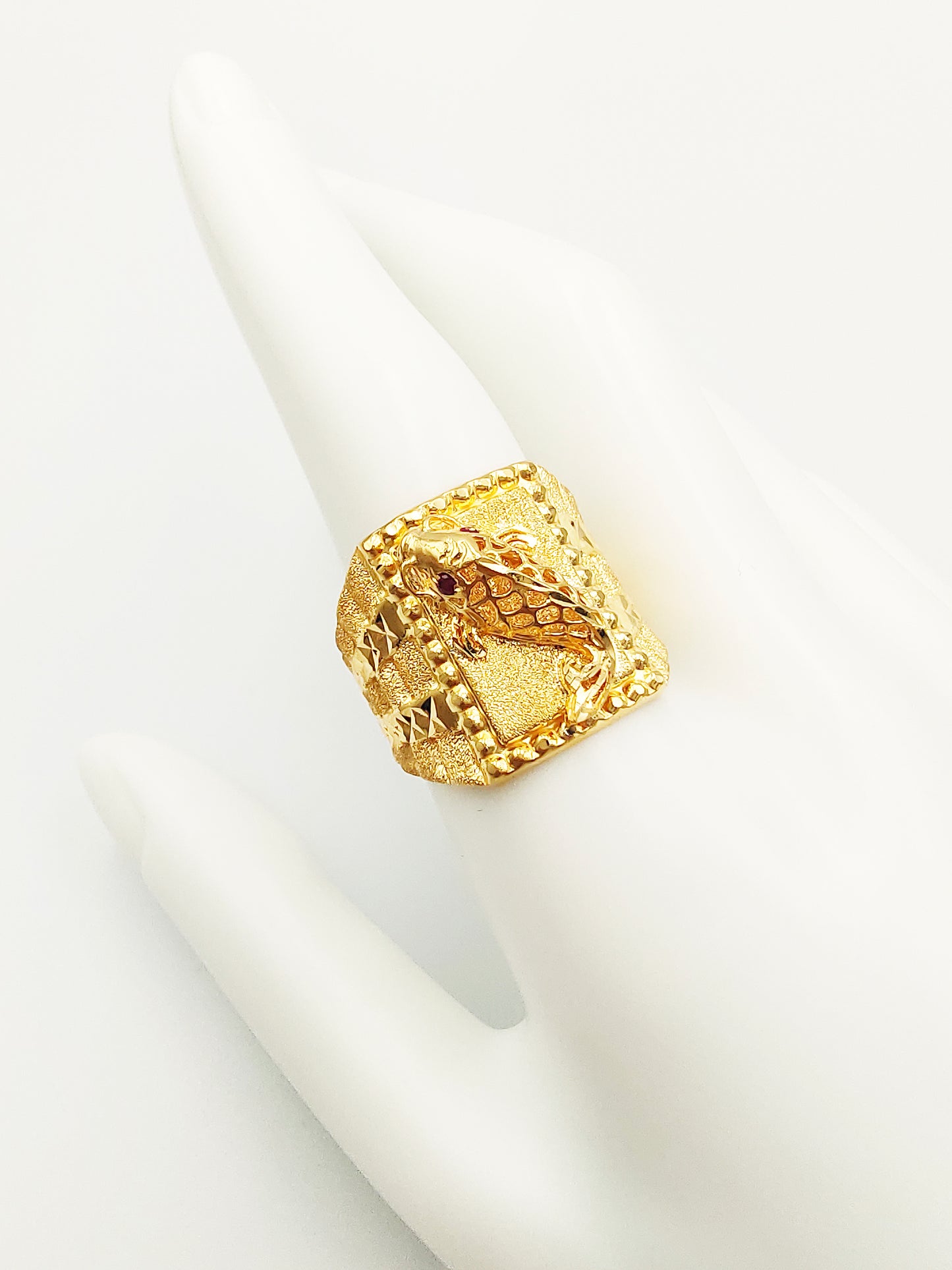 916 Fish Ring (Medium Rolex)