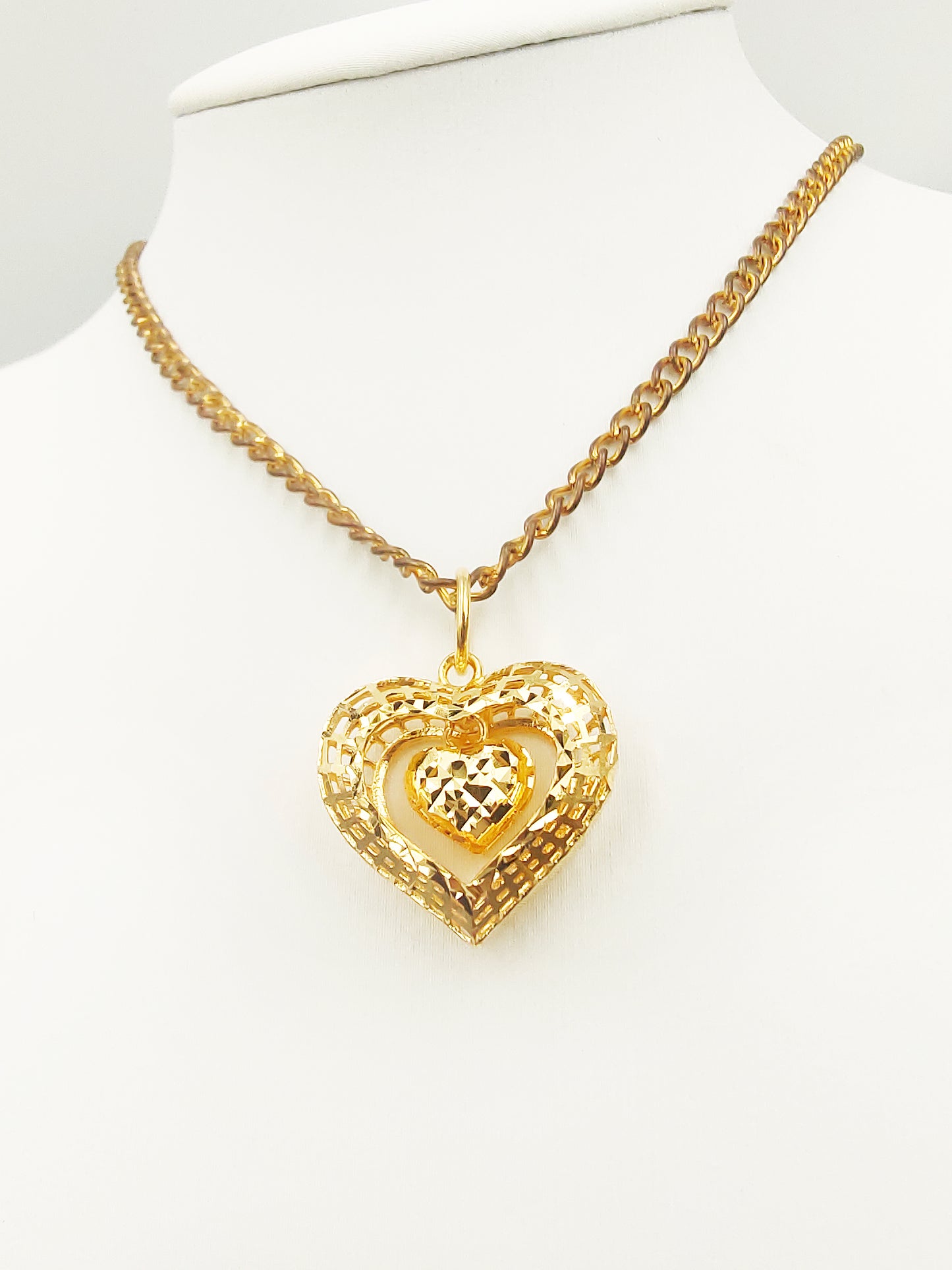 916 Dangling Heart Pendant