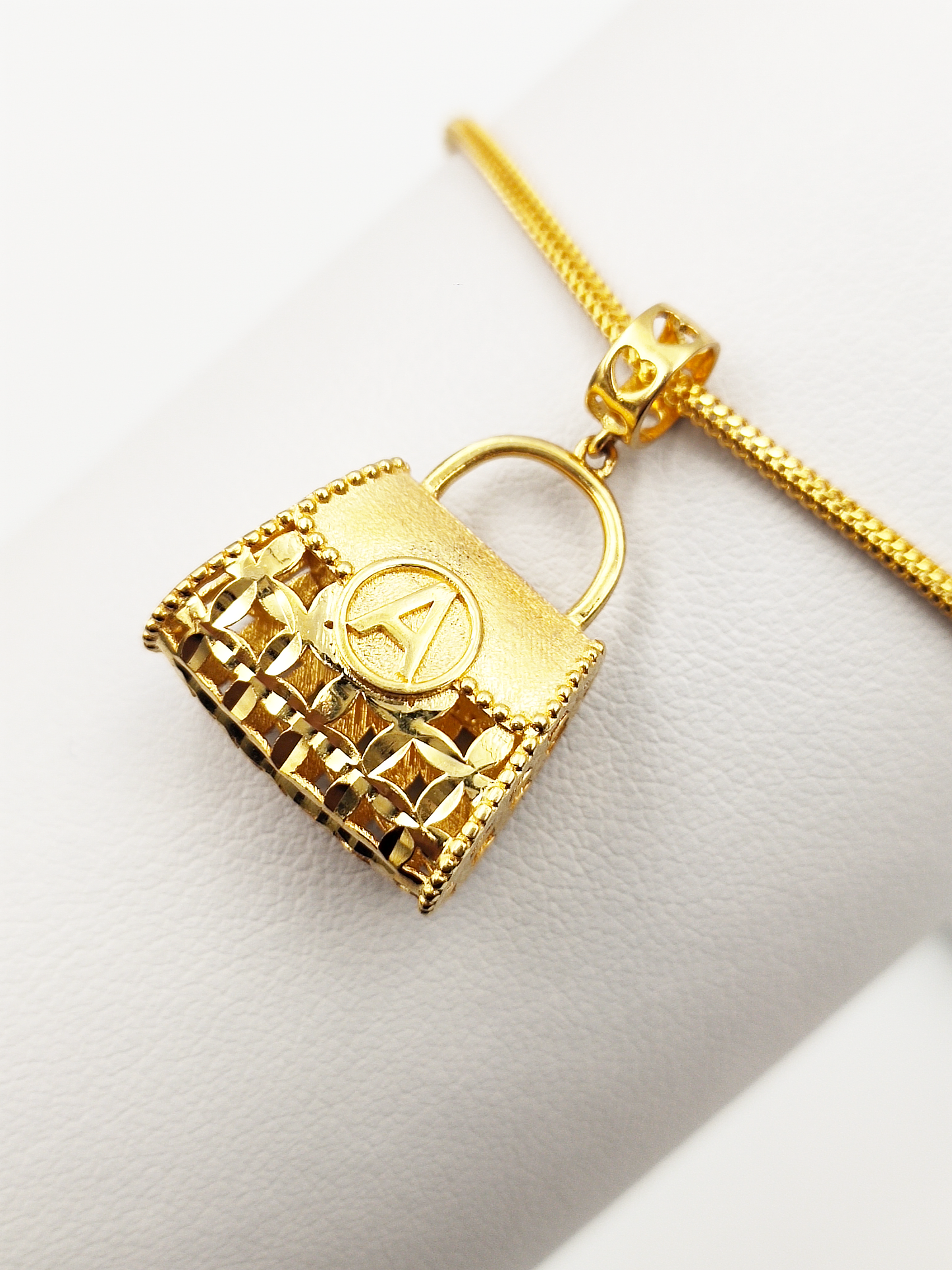 916 A Handbag Pendant