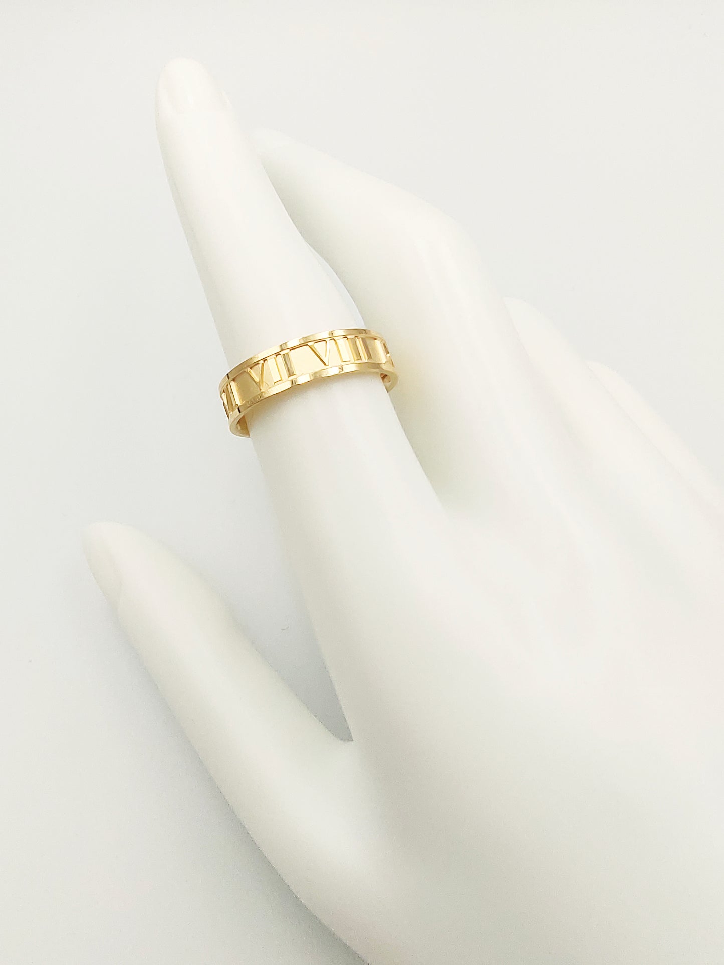 916 Roman Solid Ring