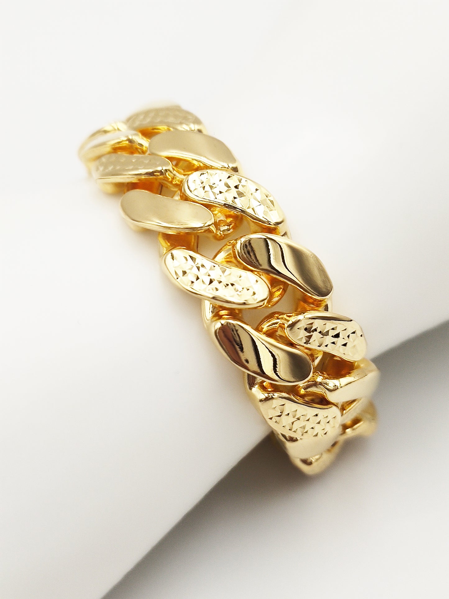 916 Fancy Solid Cowboy Box Bracelet