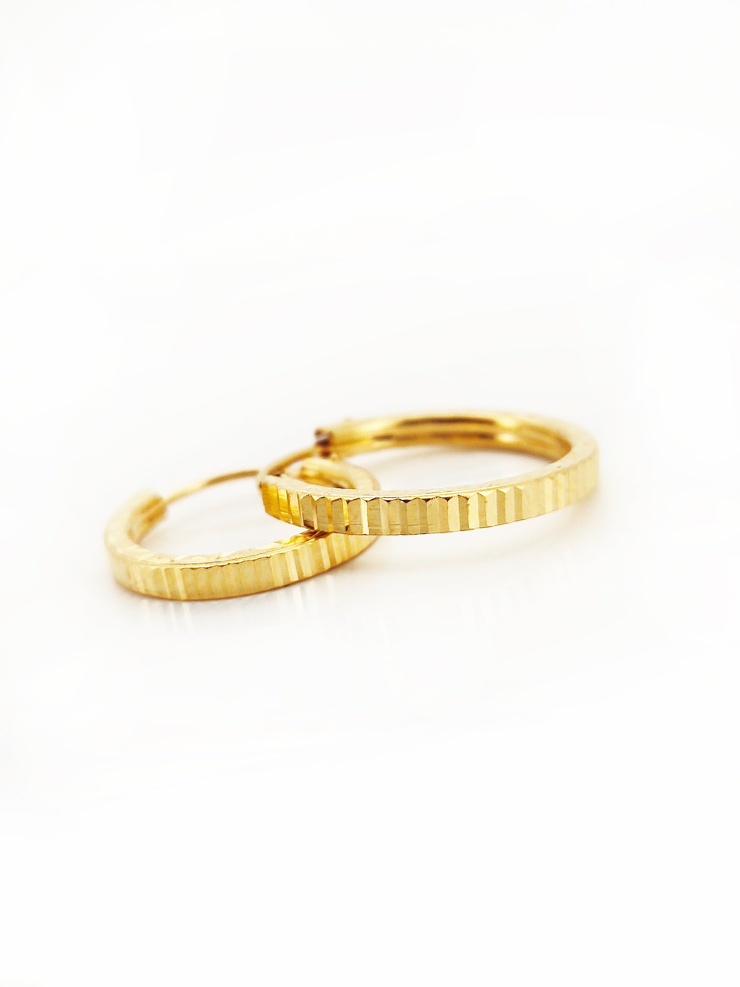 916 Round Earring