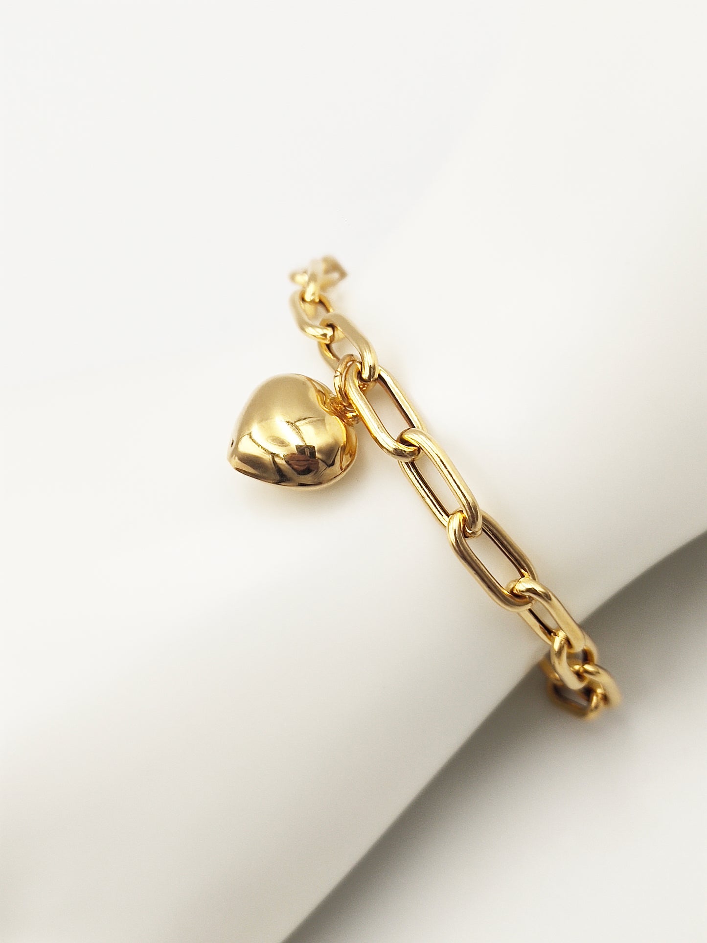 916 Paper Clip Center Heart Bracelet