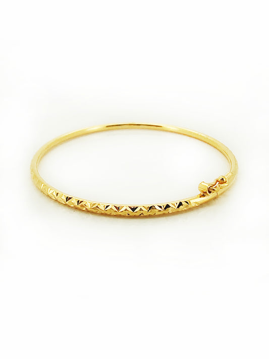 916 Diamond Cut Bangle