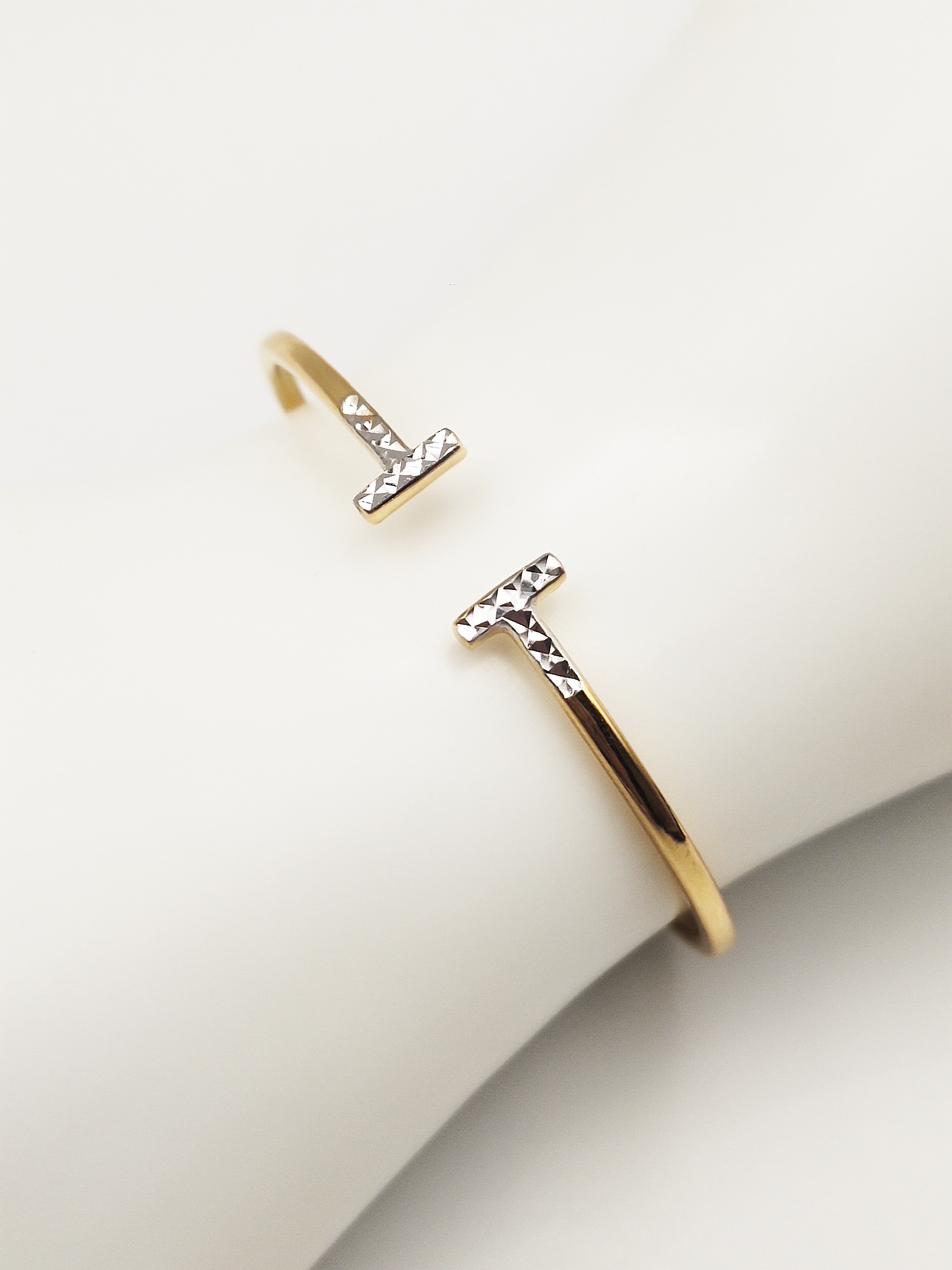 916 Designer 2 Tone T Bangle