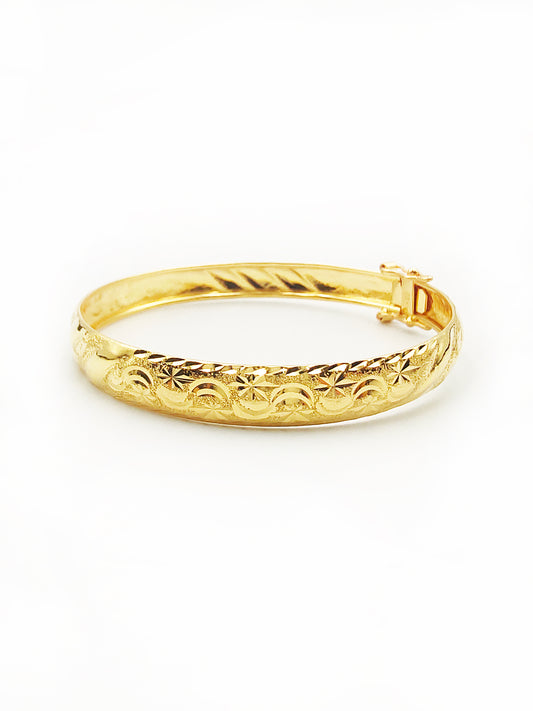 916 Hollow Bangle