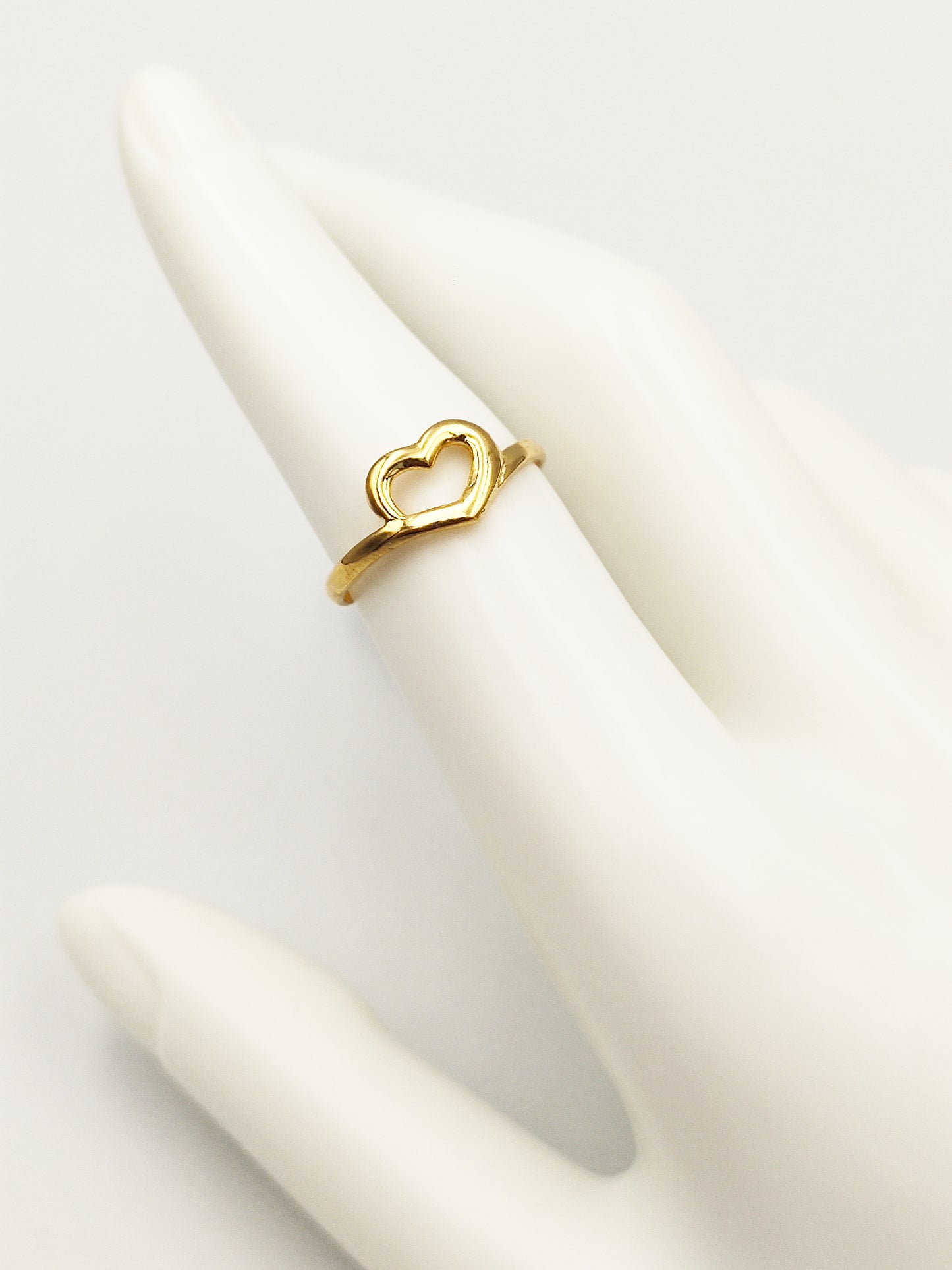 916 Hollow Heart Ring