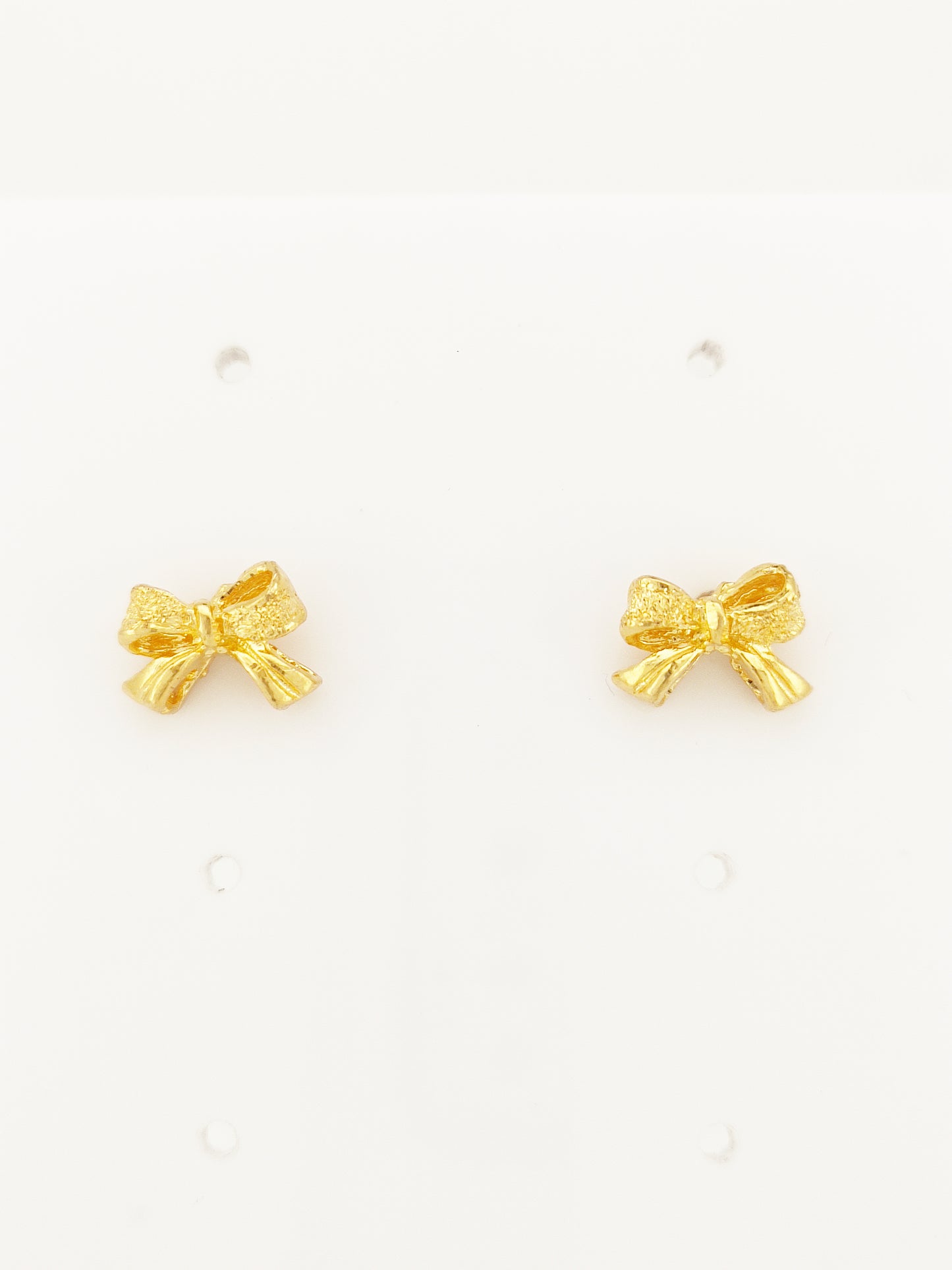 916 Gold Knot Earring