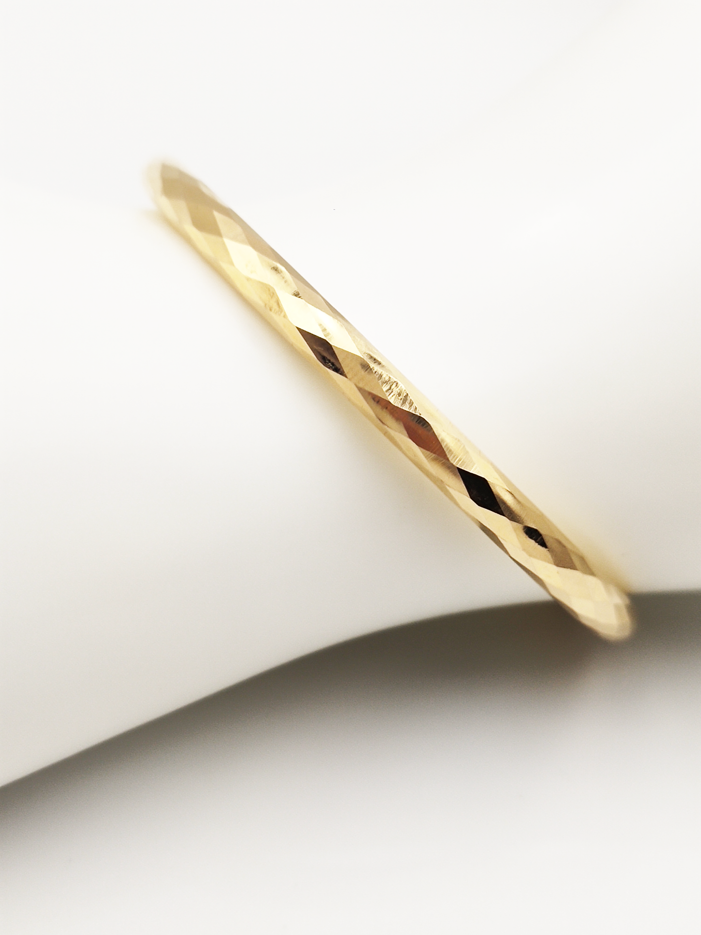 916 Diamond Cut Bangle