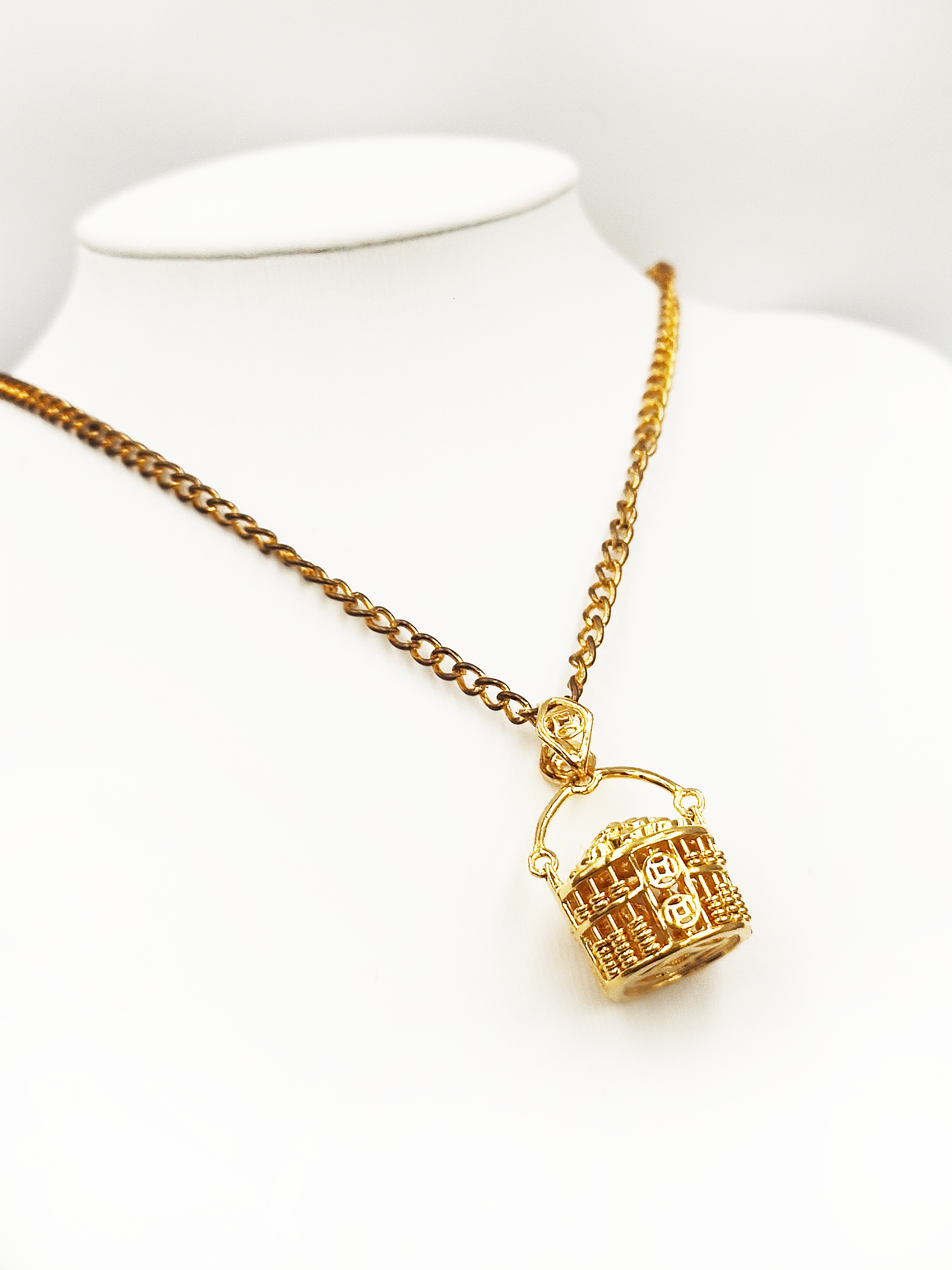 916 Abacus Gold Bucket Pendant