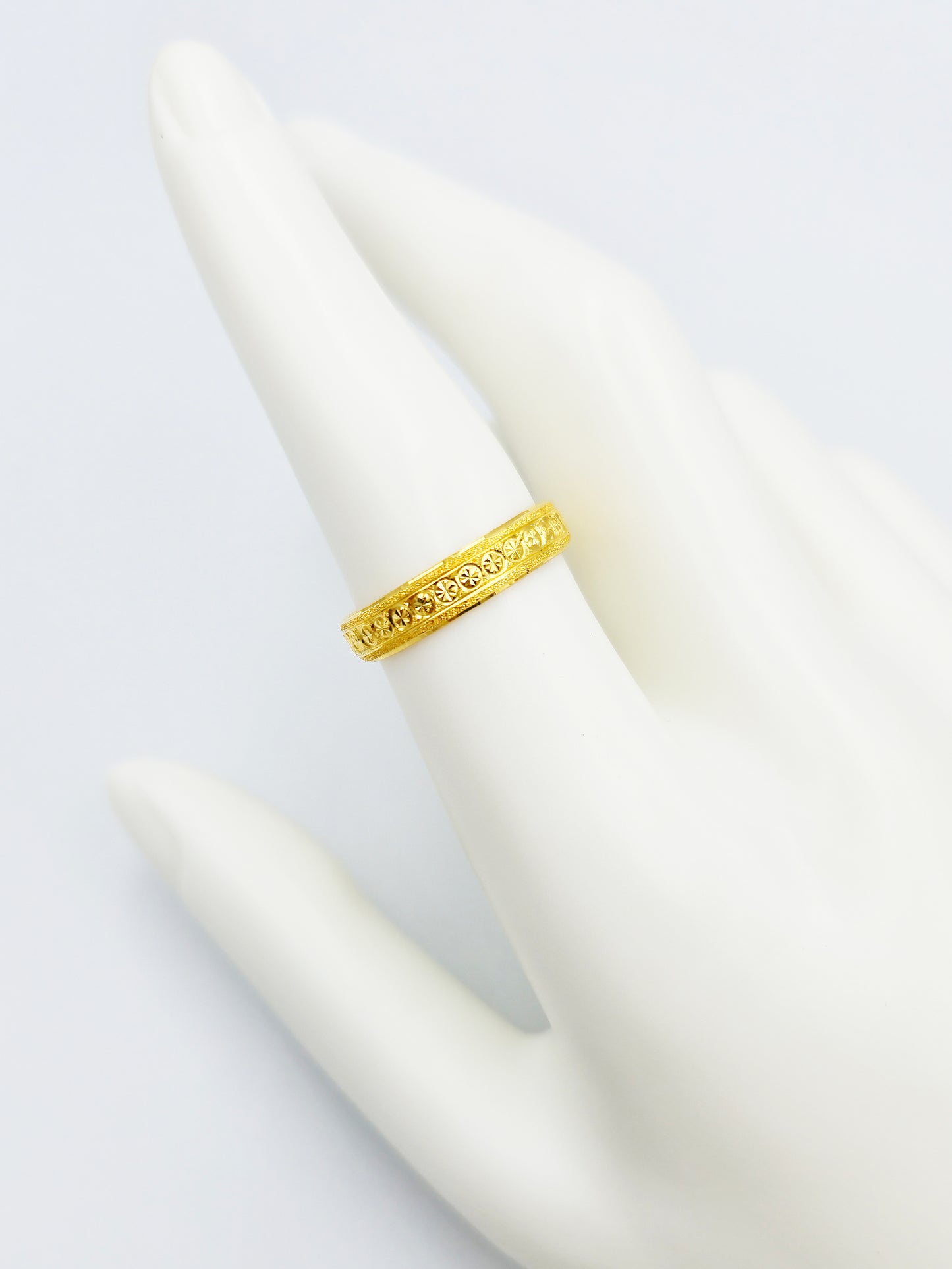 916 Circle Design Ring