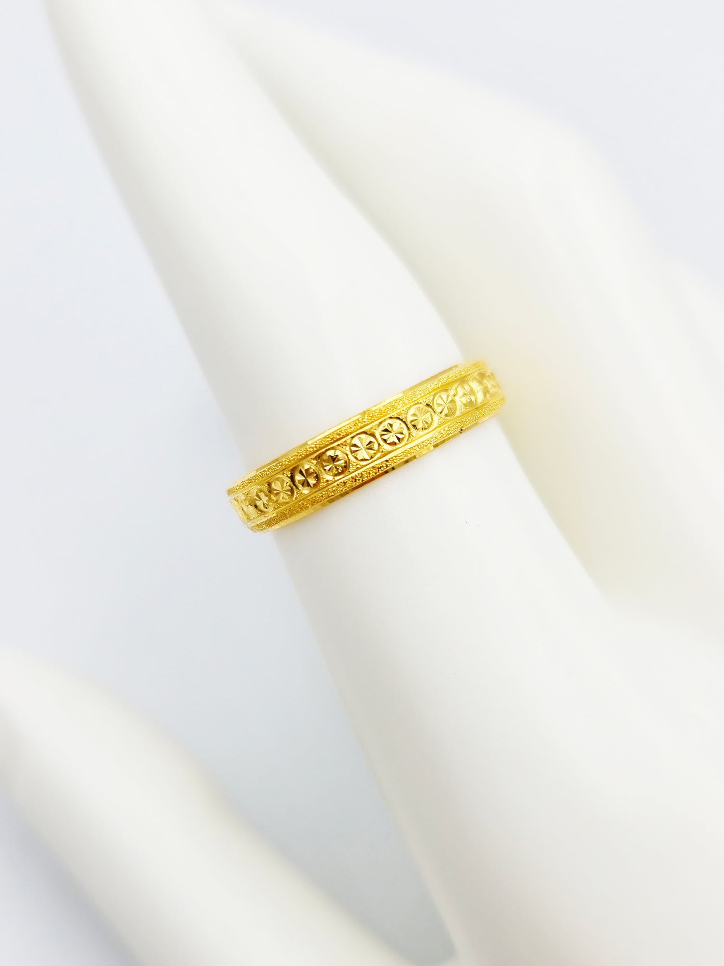 916 Circle Design Ring
