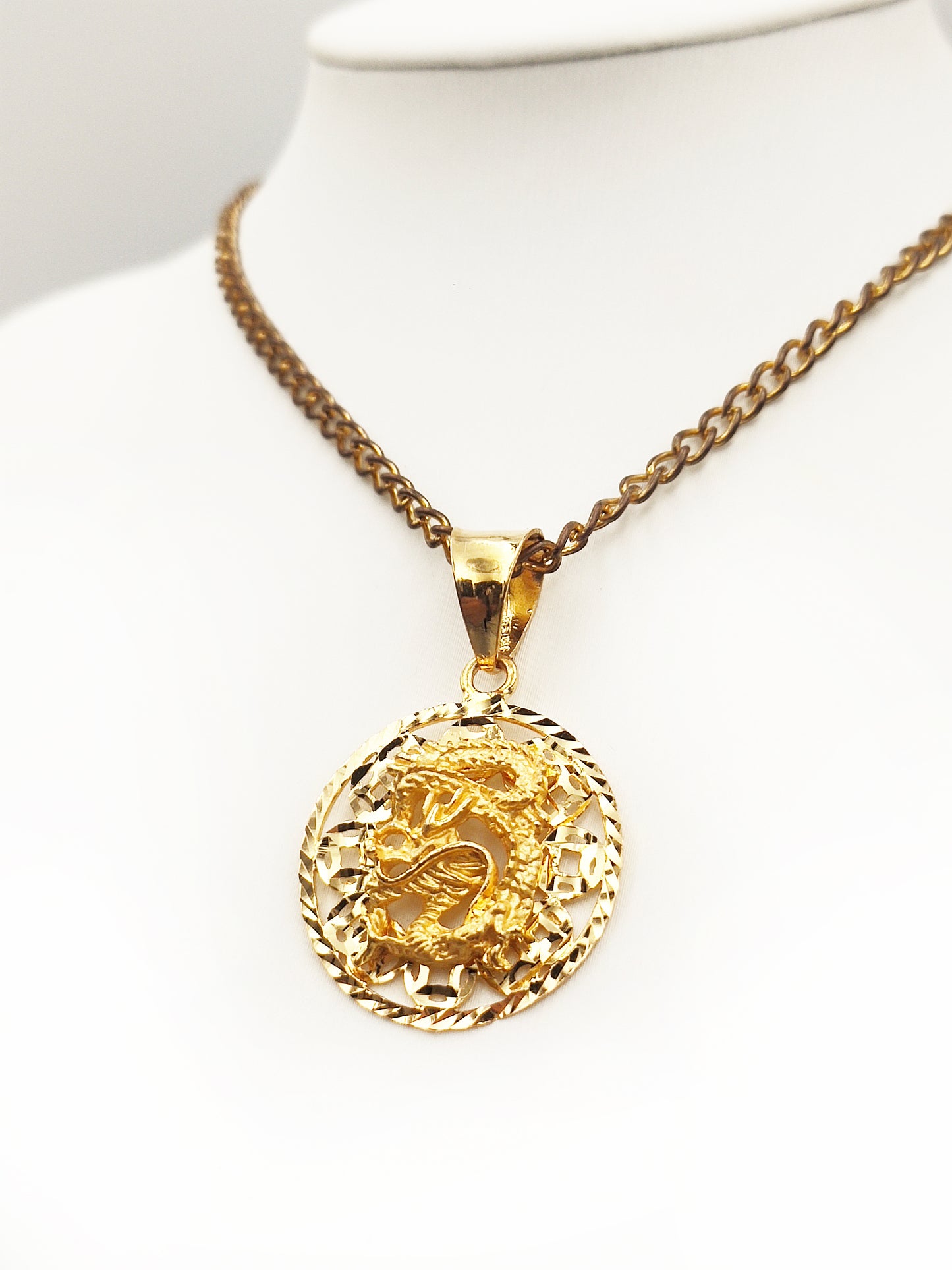 916 Round Dragon Pendant