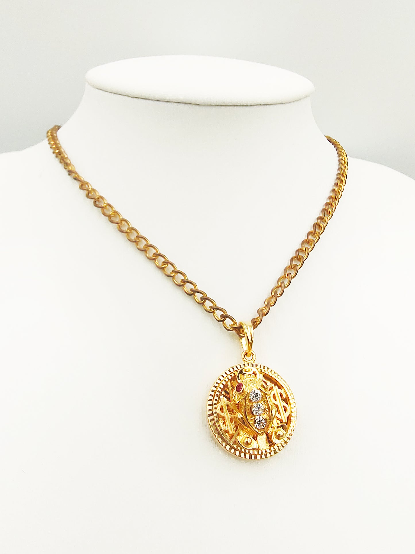 916 Spinning Toad Pendant