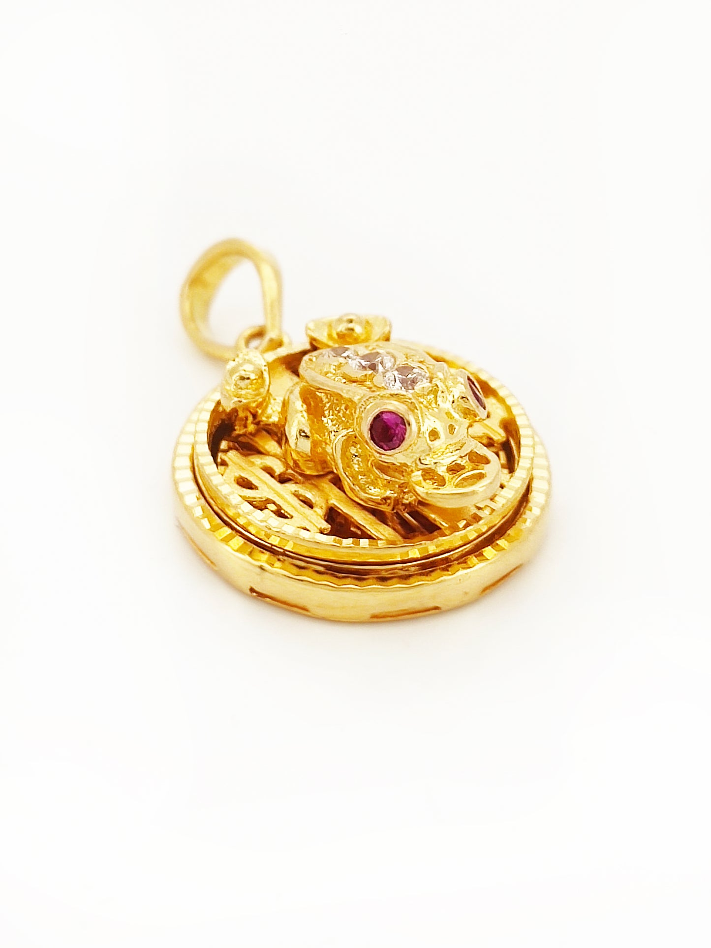 916 Spinning Toad Pendant