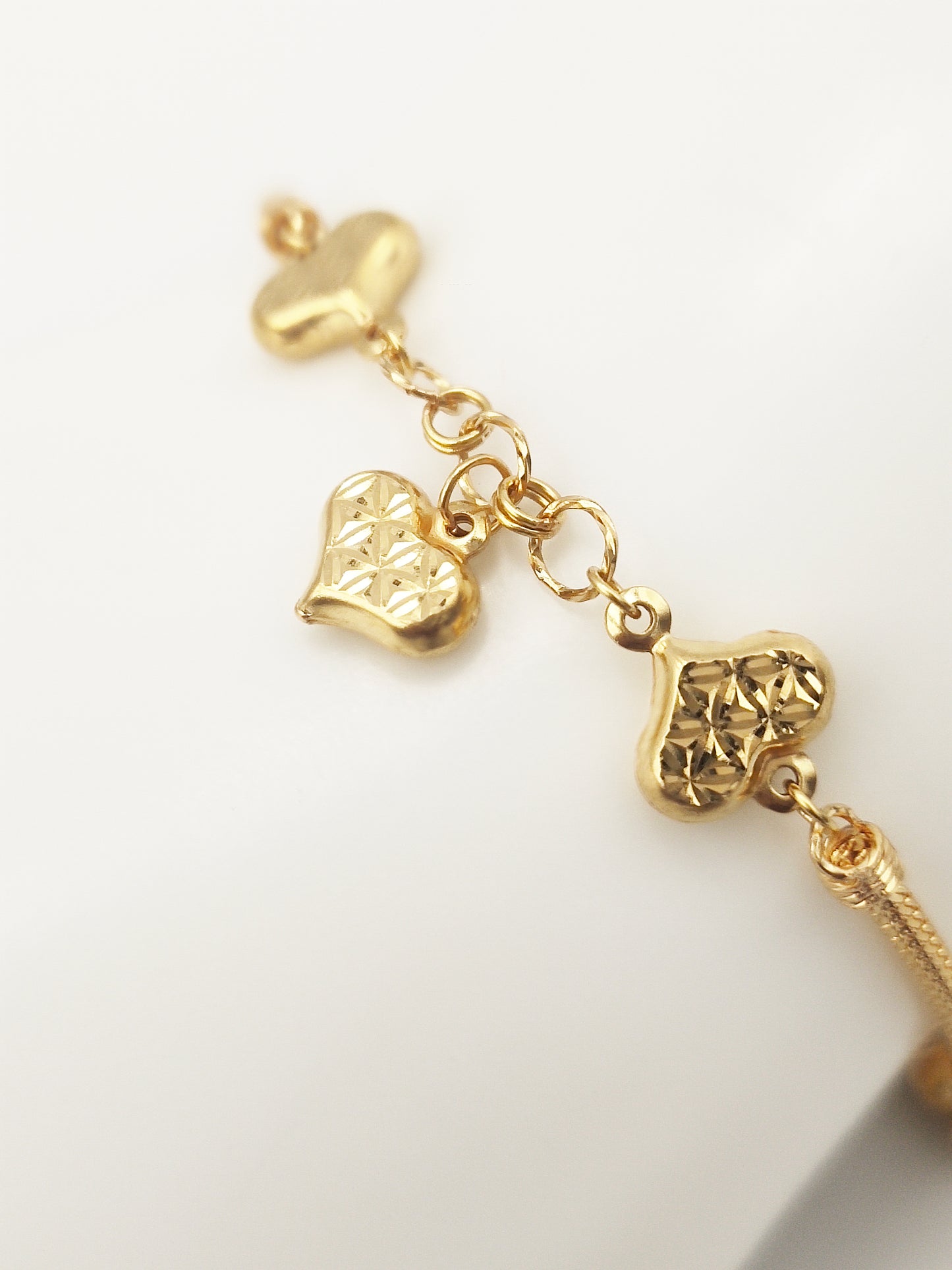 916 Gold Dragon Heart Bracelet (5 Heart)