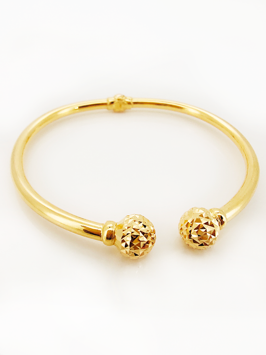 916 Diamond Cut Bangle
