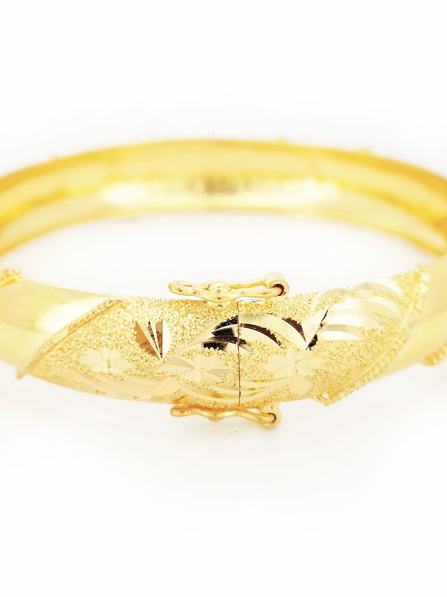 916 Gold Bangle