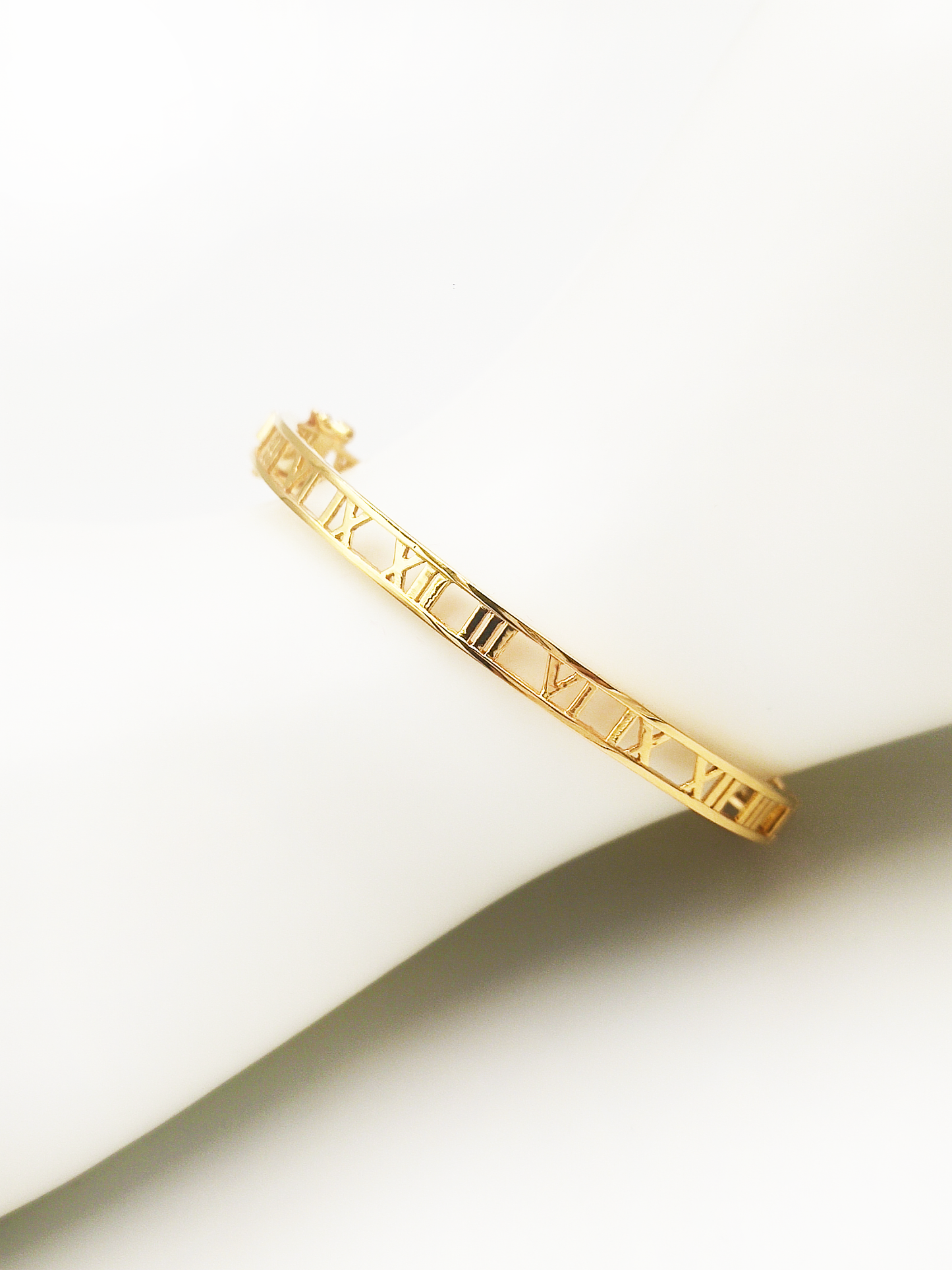 916 Roman Bangle