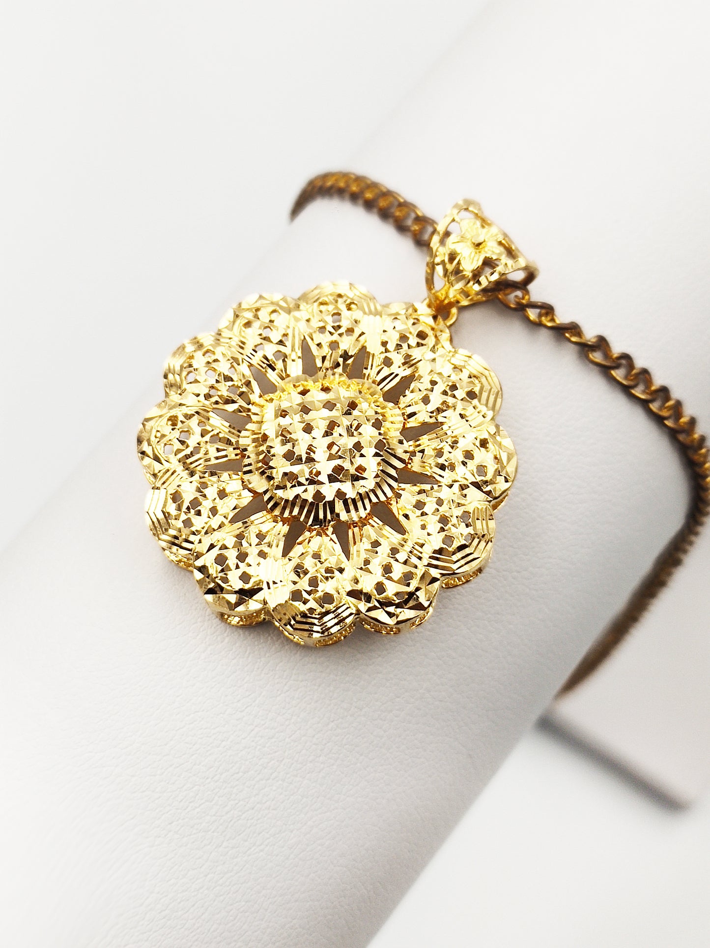 916 Big Flower Pendant