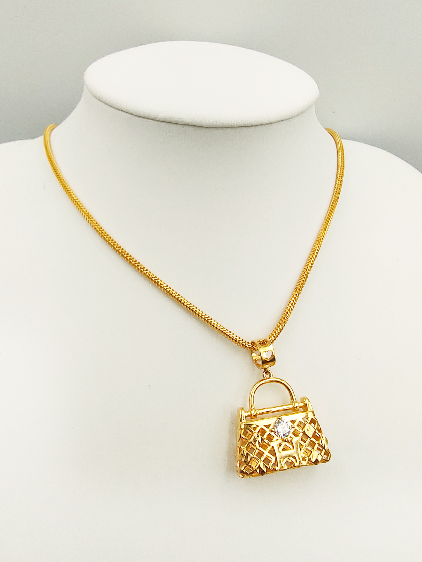 916 H Handbag Pendant