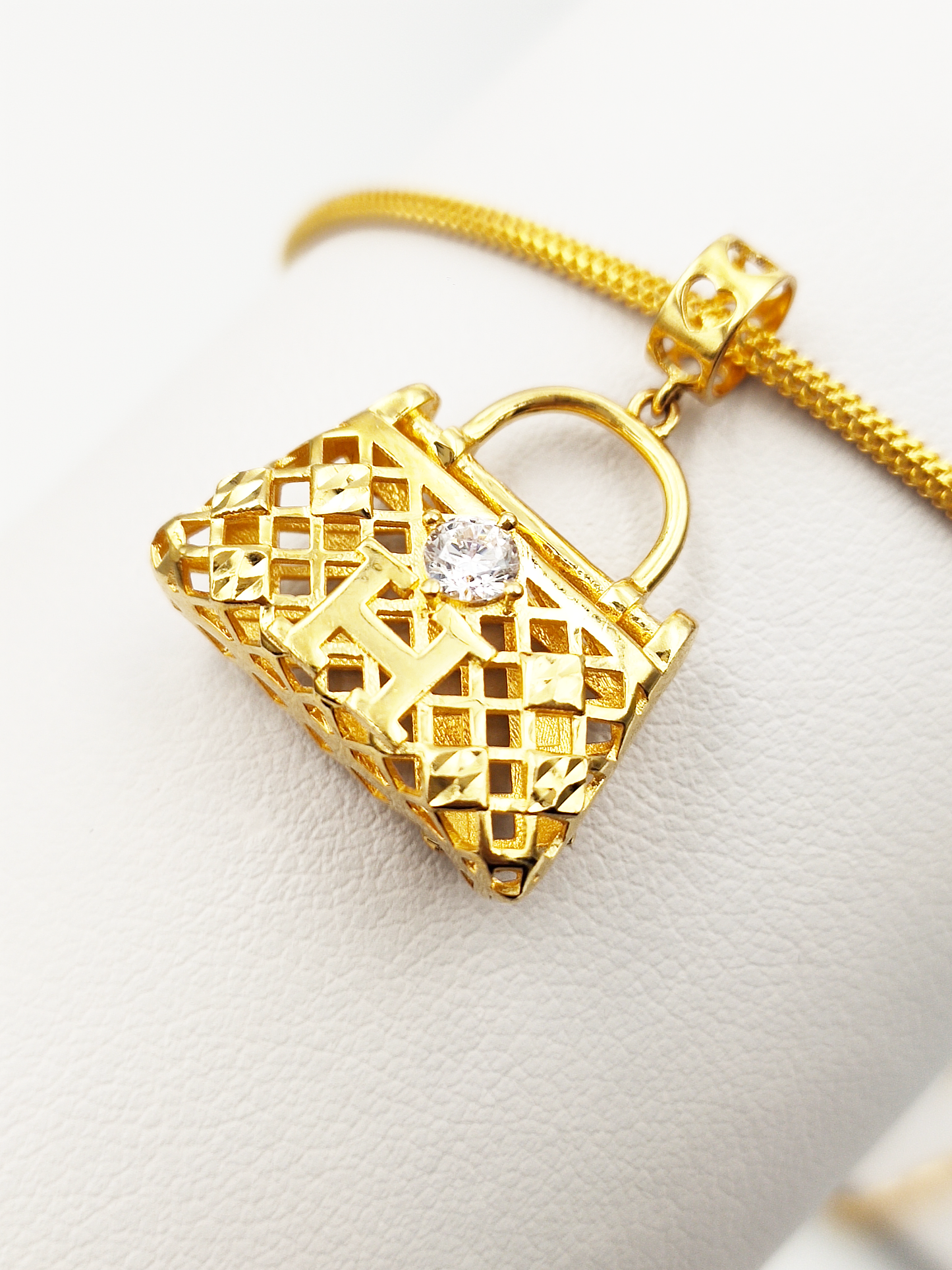 916 H Handbag Pendant