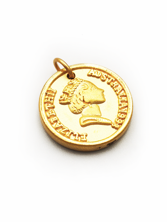 999 (5G) Queen Coin Pendant