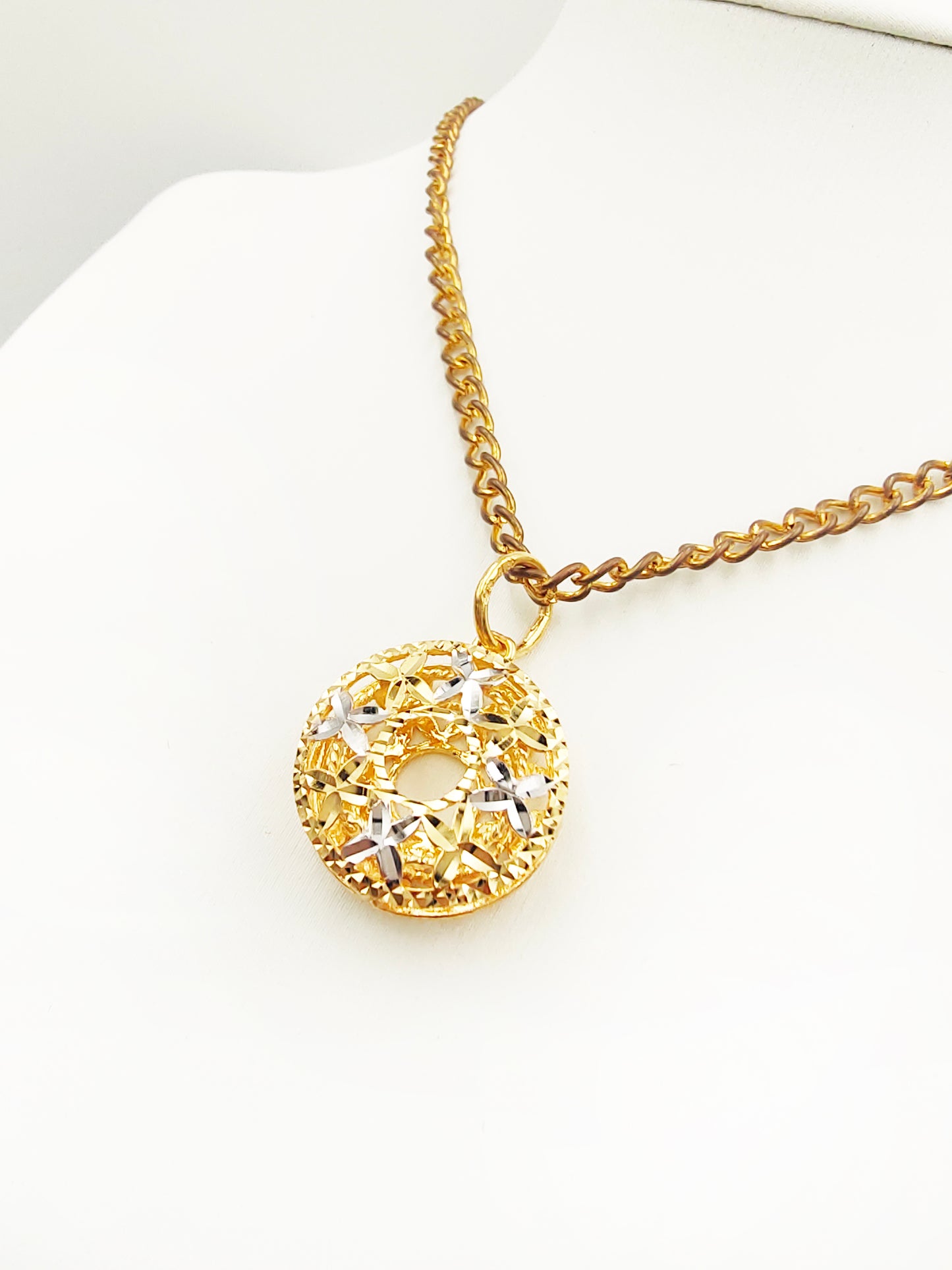 916 Two Tune Bird Nest Pendant