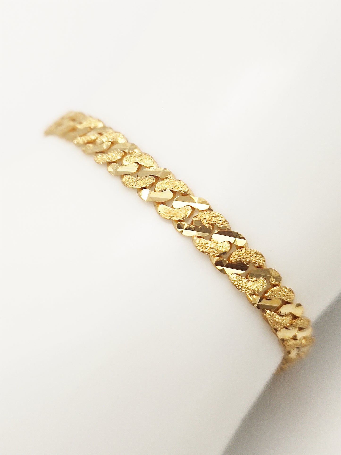 916 Gold Solid Cowboy Bracelet