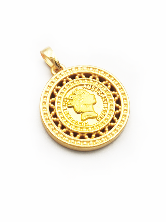 999 (5G) Queen Coin Pendant