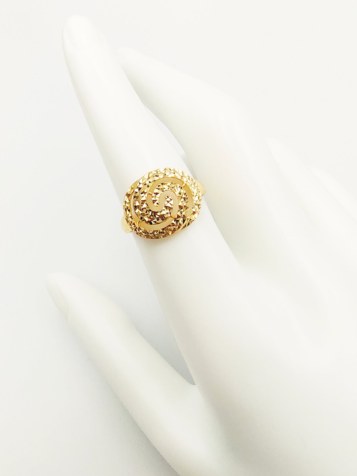 916 Gold Circle Ring