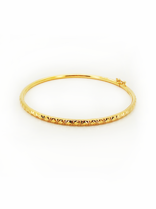 916 Diamond Cut Bangle