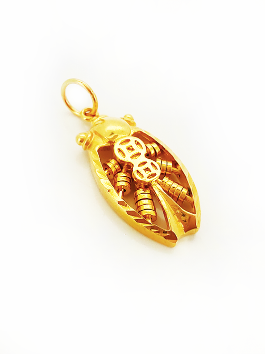 916 Cicada Pendant